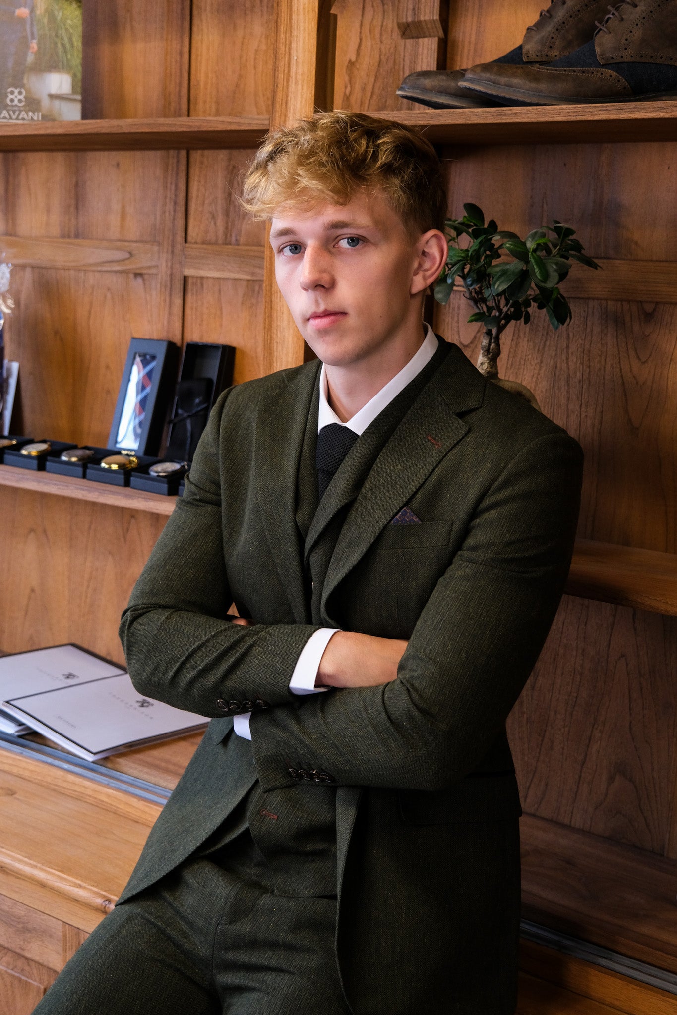 TAVERNY Chief tweed olive suit