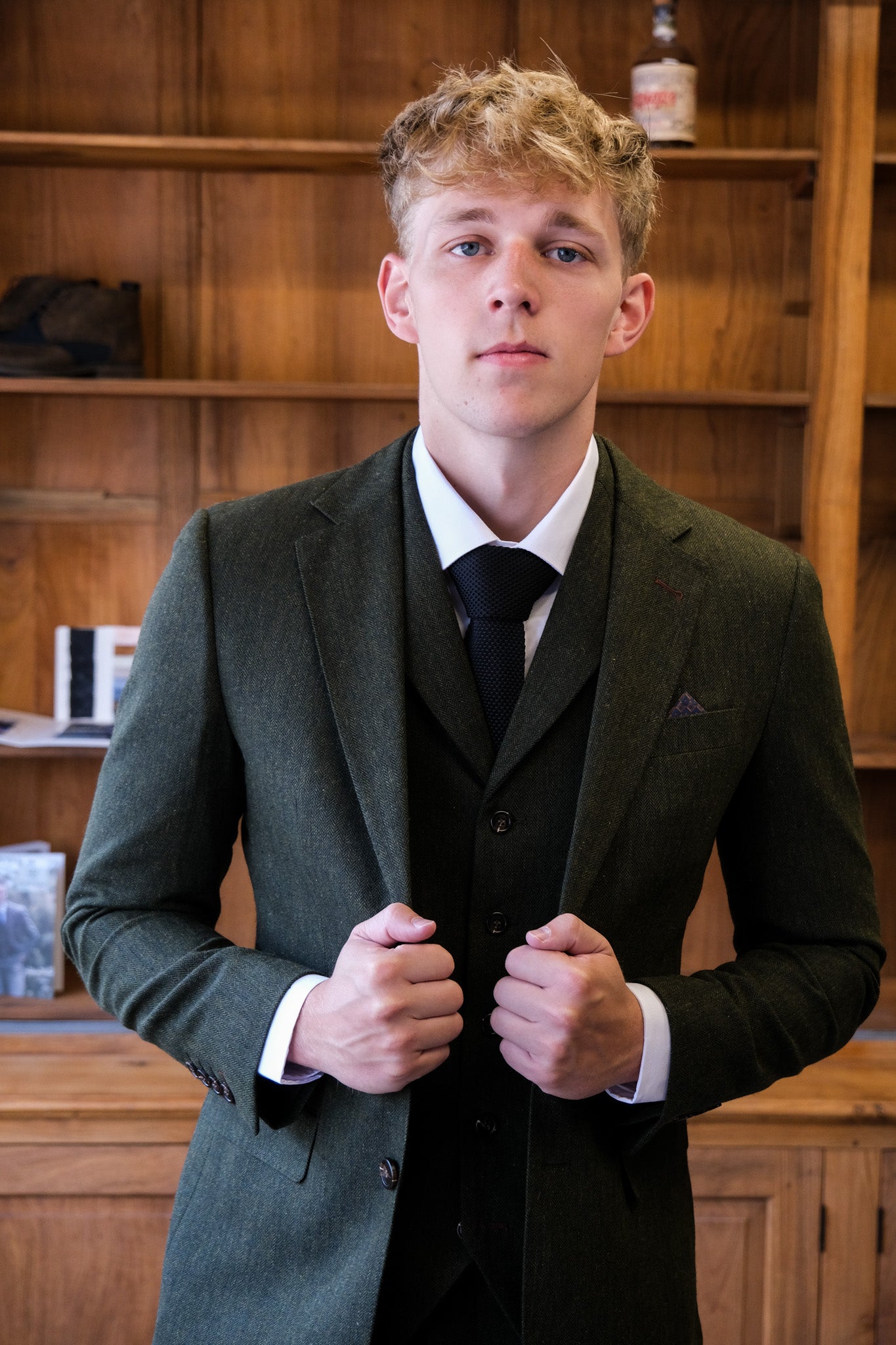 TAVERNY Chief tweed olive suit