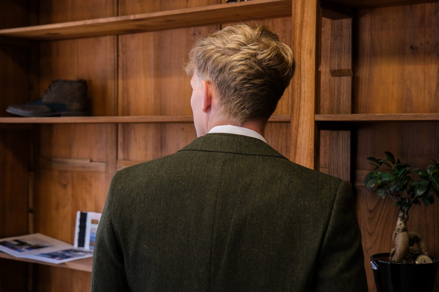 TAVERNY Chief tweed olive suit