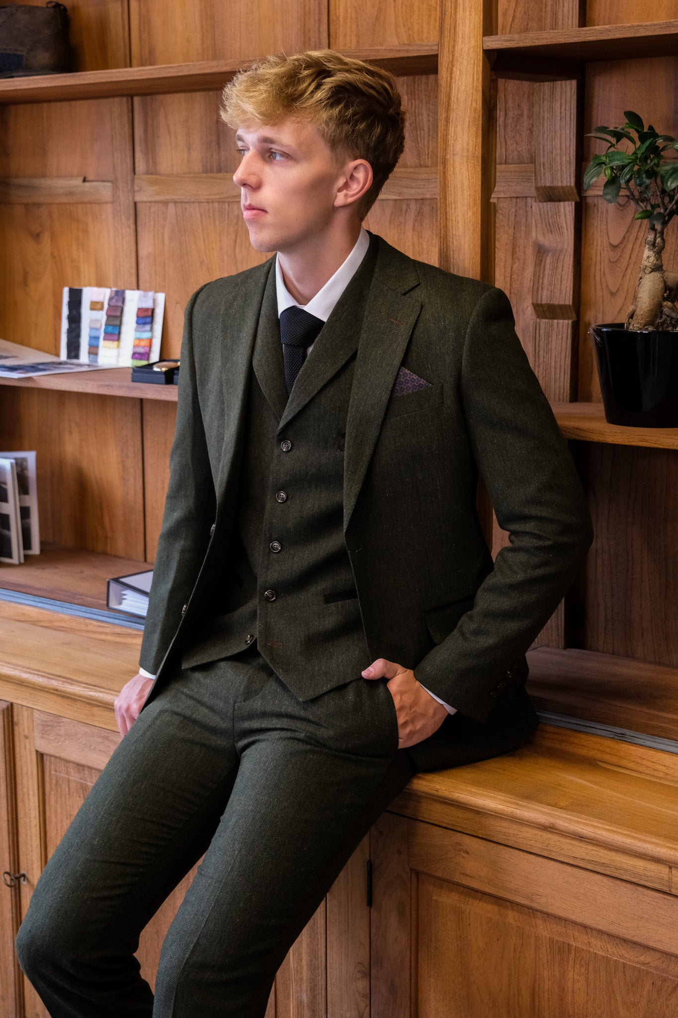 TAVERNY Chief tweed olive suit