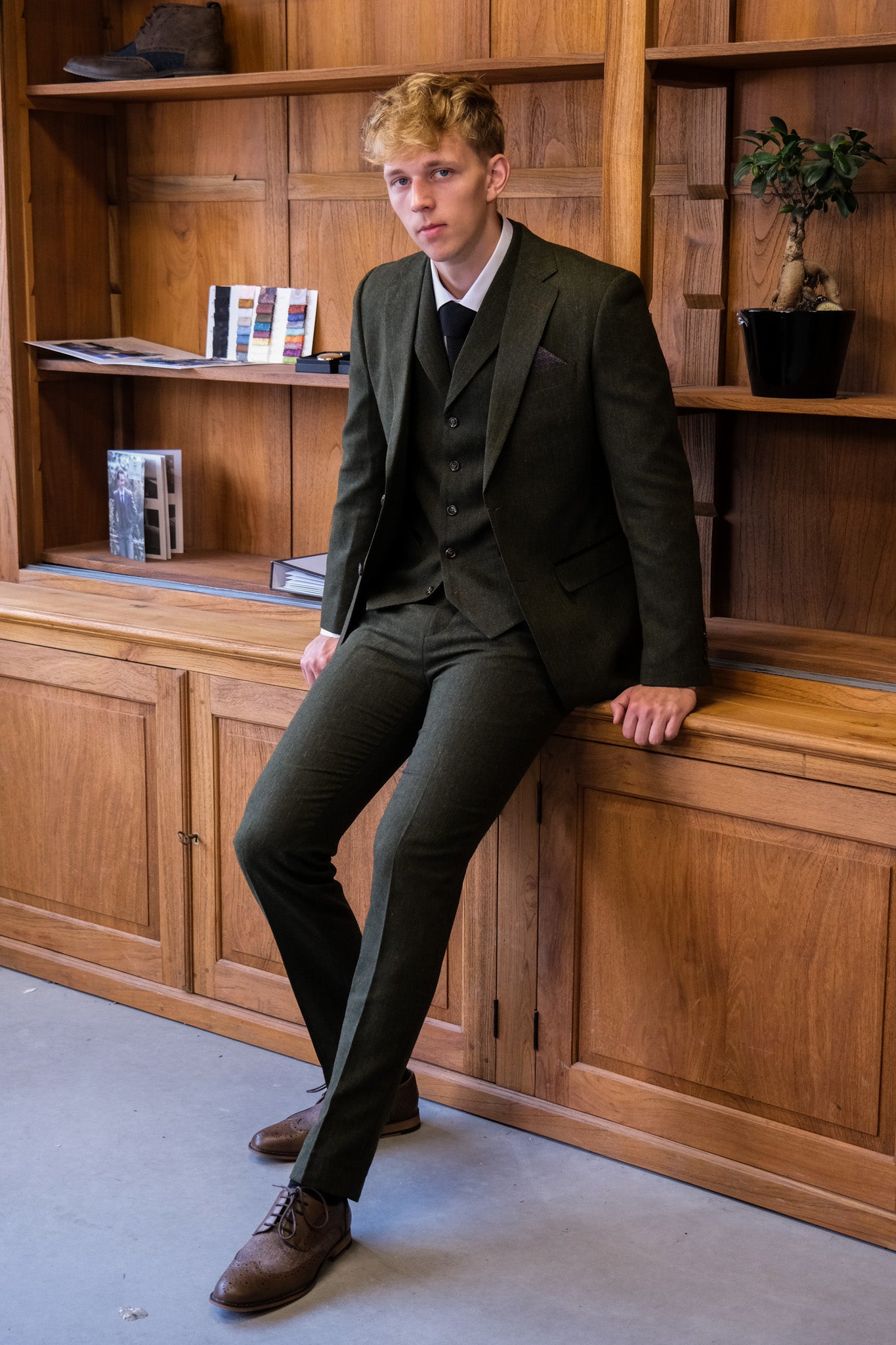 TAVERNY Chief tweed olive suit