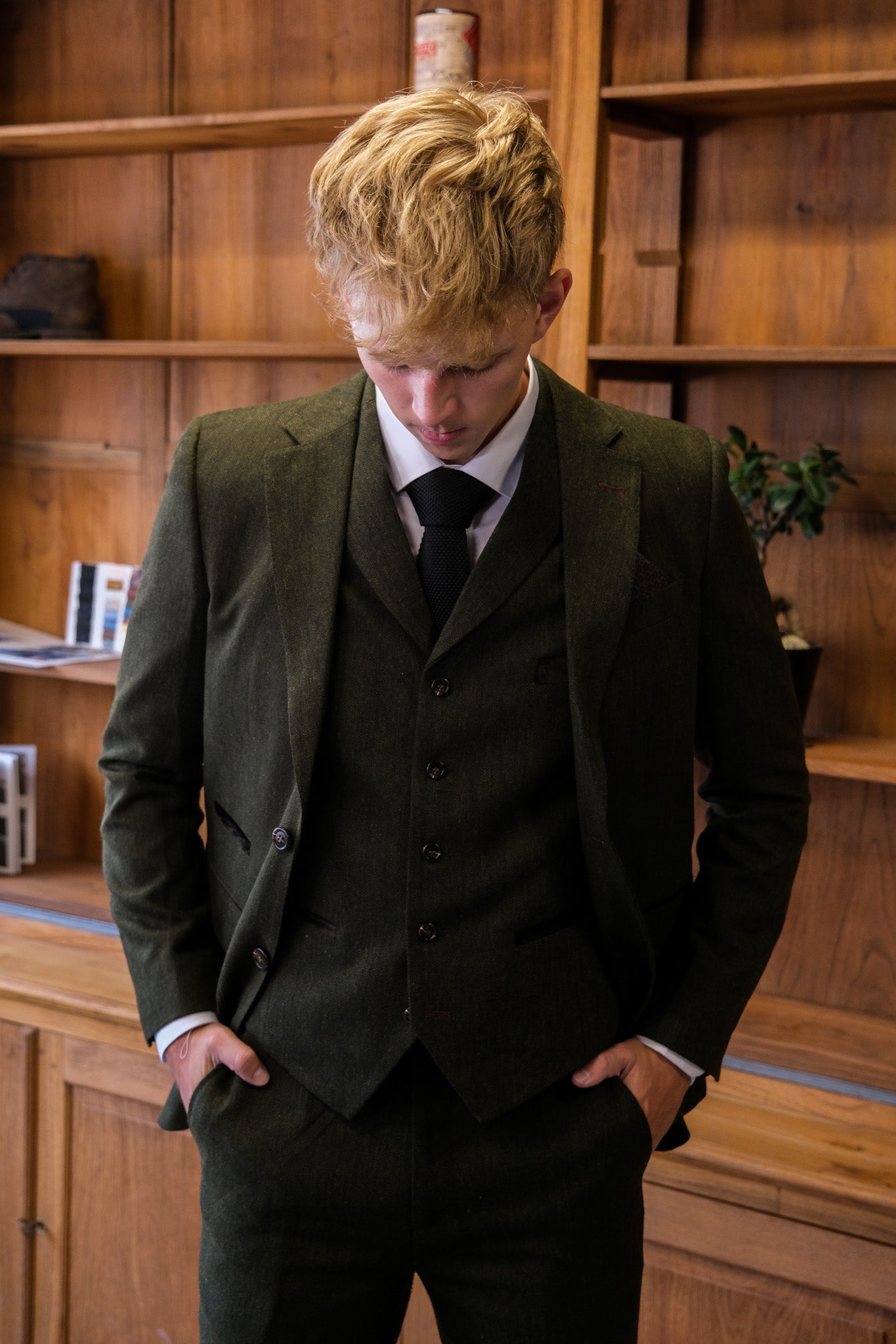 TAVERNY Chief tweed olive suit